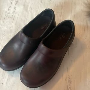 Crocs clogs worn one time size 8